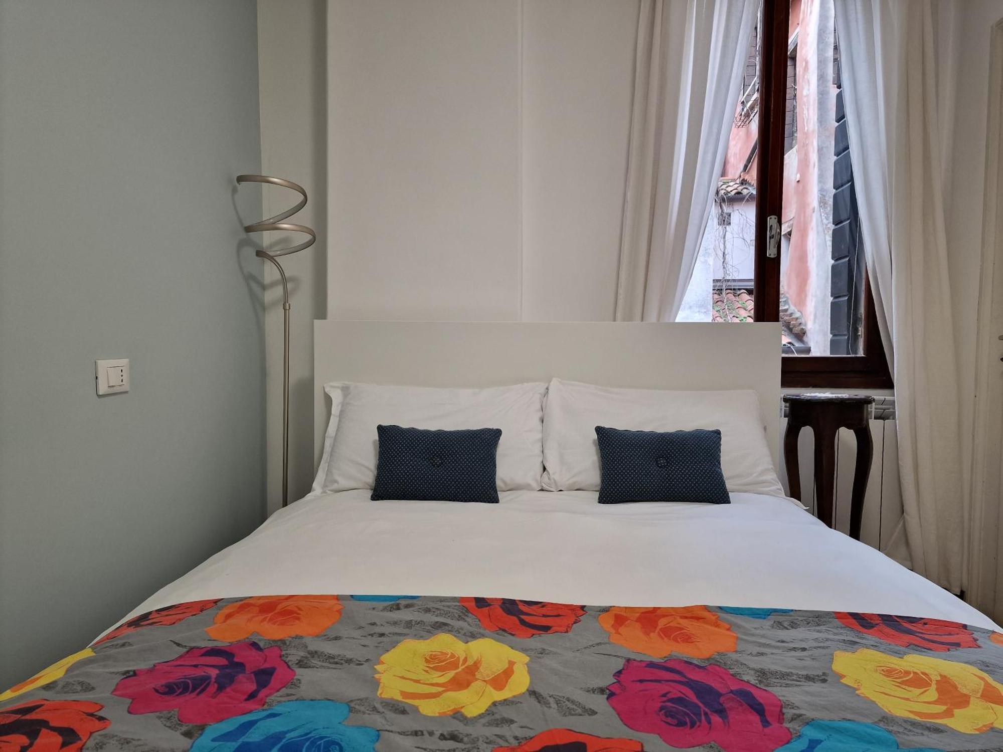 Veneziacentopercento La Forcola Apartment, Next To Rialto Bridge Bagian luar foto