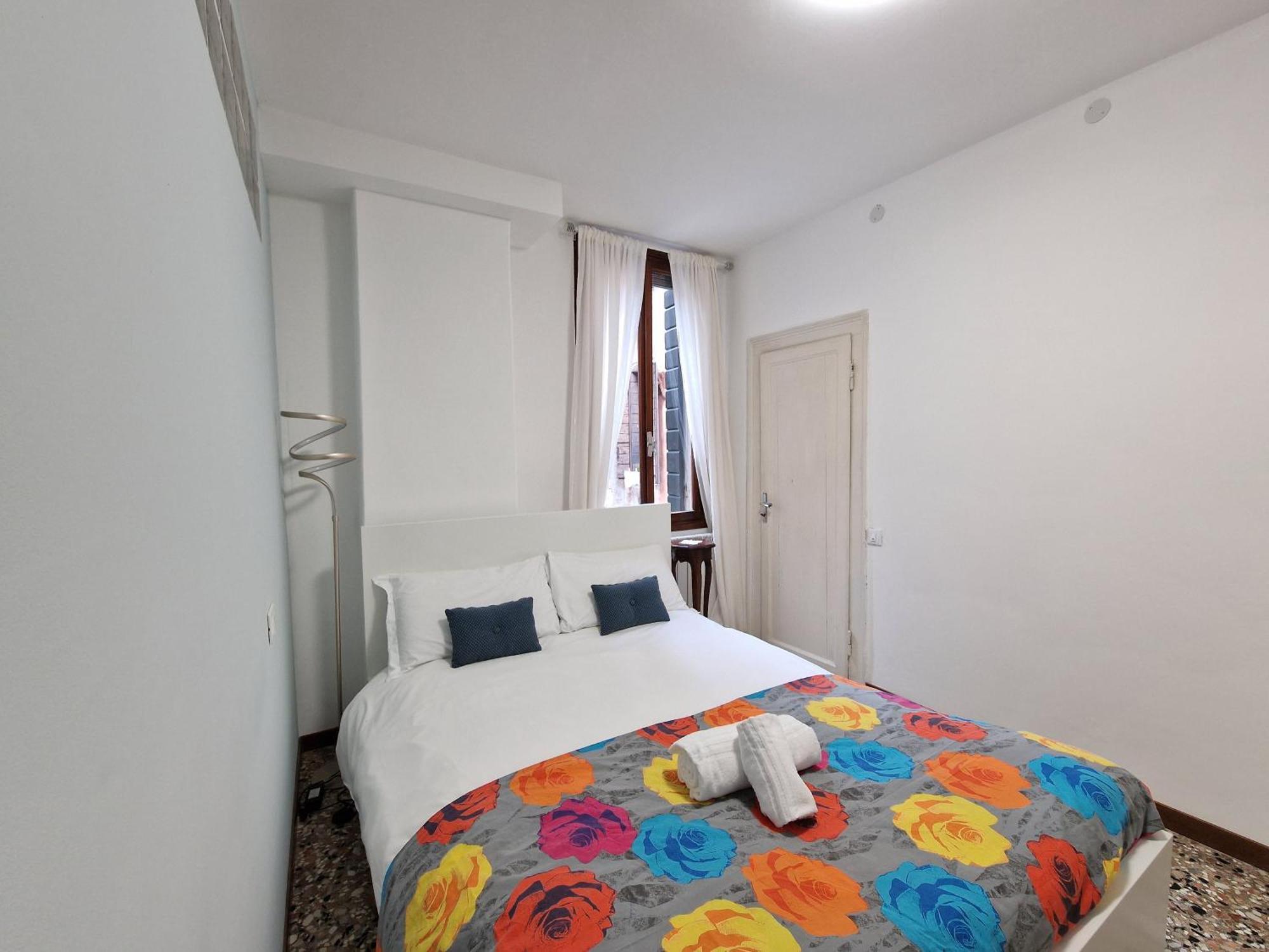 Veneziacentopercento La Forcola Apartment, Next To Rialto Bridge Bagian luar foto