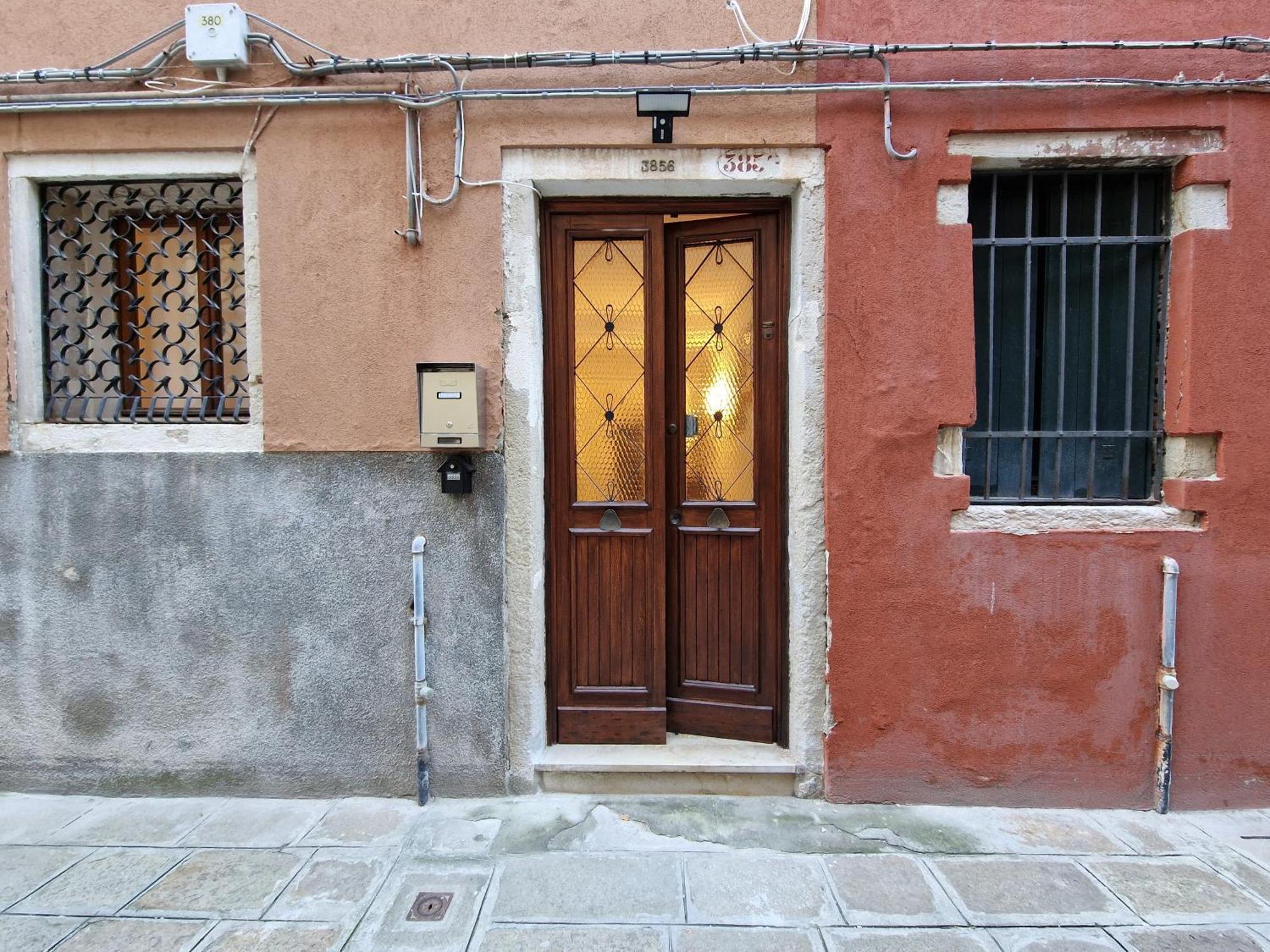 Veneziacentopercento La Forcola Apartment, Next To Rialto Bridge Bagian luar foto