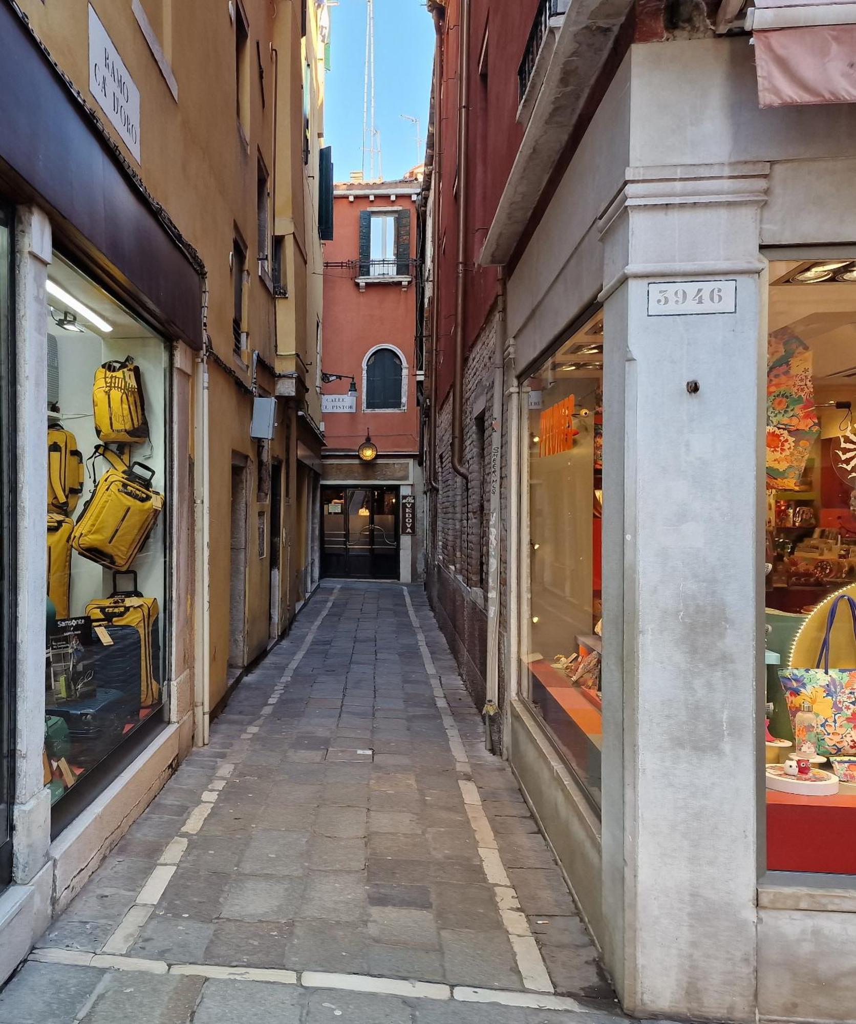 Veneziacentopercento La Forcola Apartment, Next To Rialto Bridge Bagian luar foto
